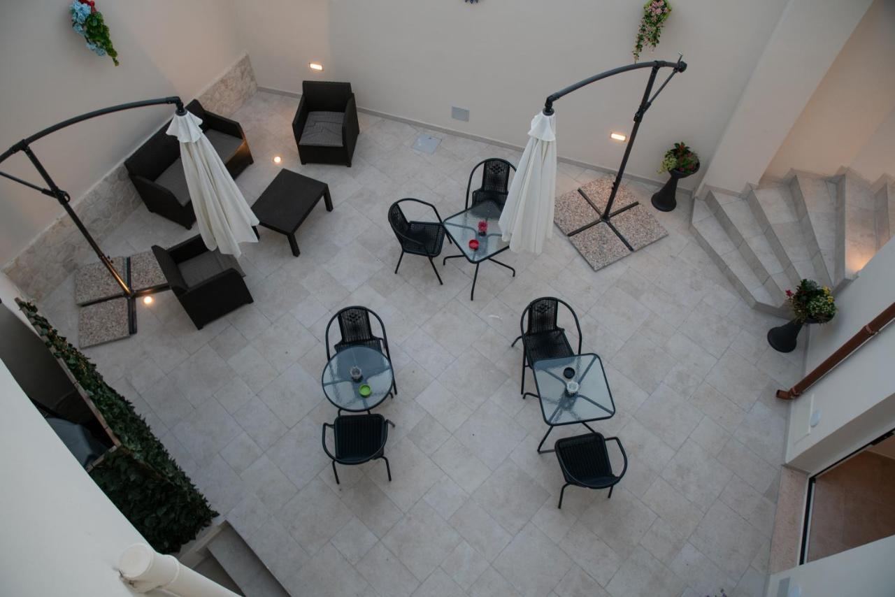 Apartamento Camera Doppia Letti Singoli Senza Finestra Dimora Guerrieri Bríndisi Exterior foto